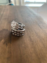 Load image into Gallery viewer, chunky hammered hoops