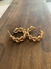 Load image into Gallery viewer, chunky chain hoops