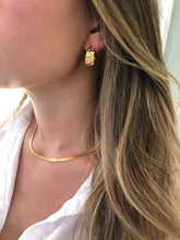 Load image into Gallery viewer, chunky hammered hoops