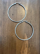 Load image into Gallery viewer, classic hoop