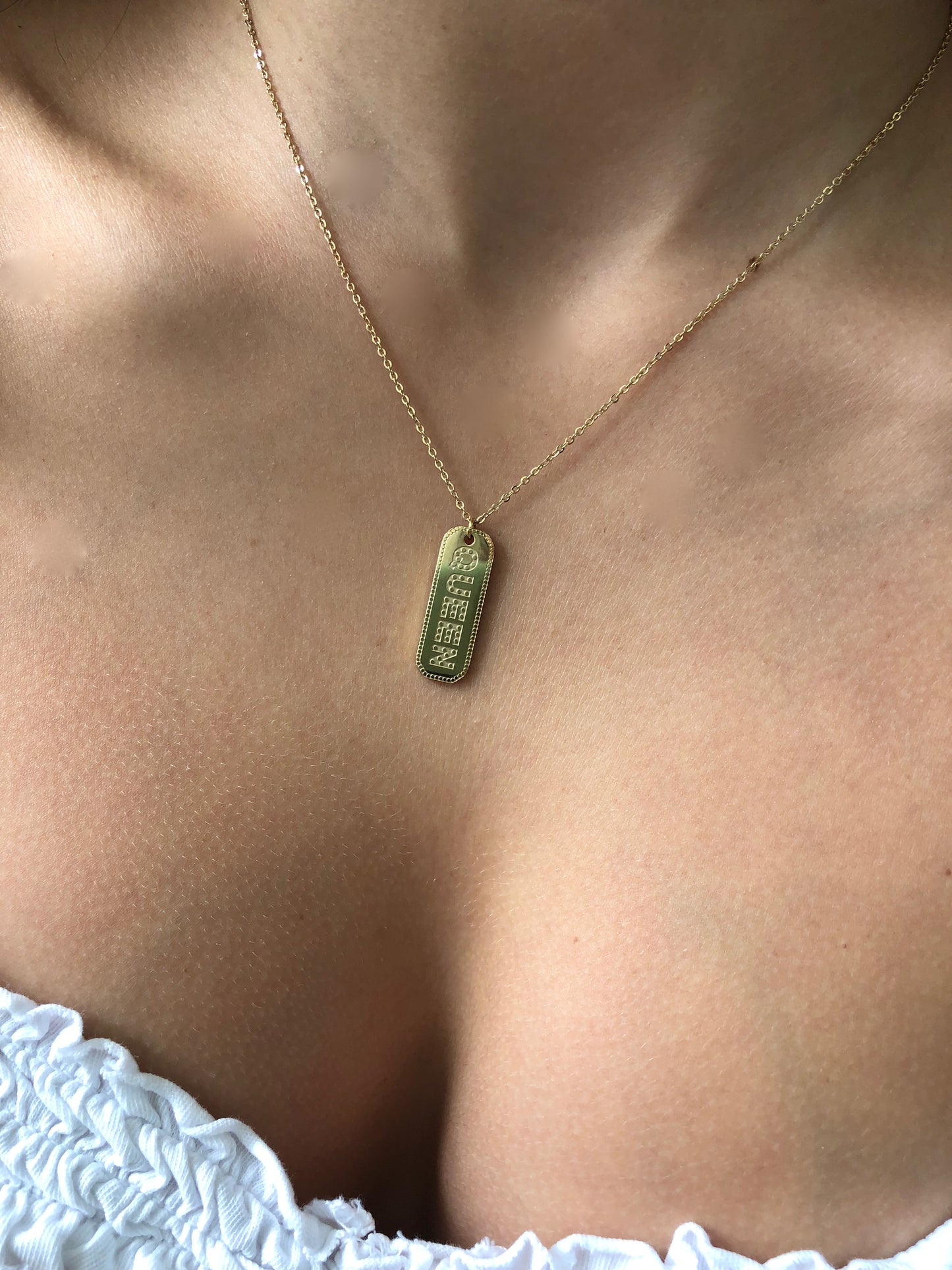 queen pendant necklace