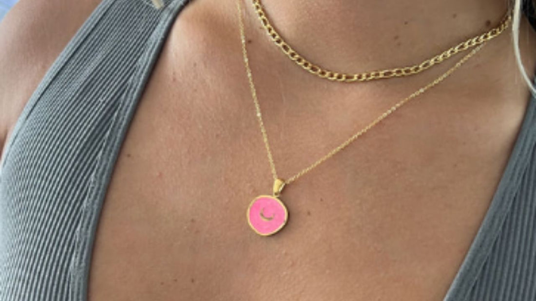 how-to-stack-necklaces-without-clutter