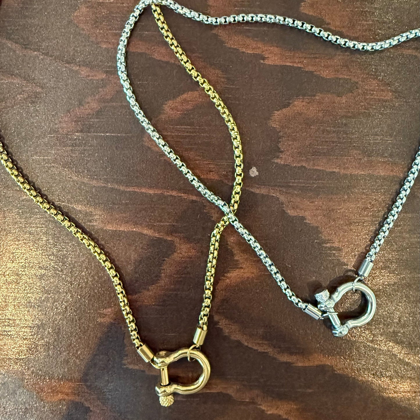 carabiner horseshoe necklace