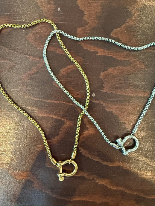 carabiner horseshoe necklace