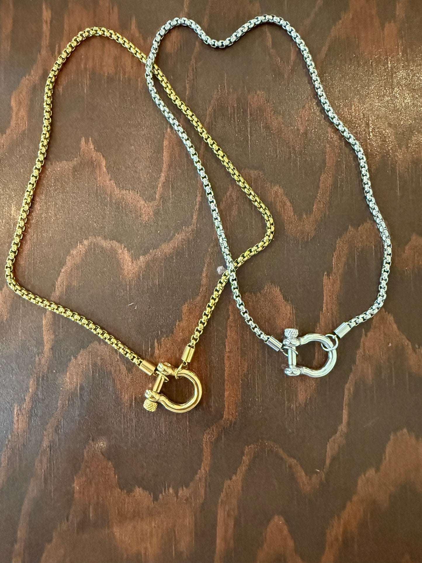 carabiner horseshoe necklace