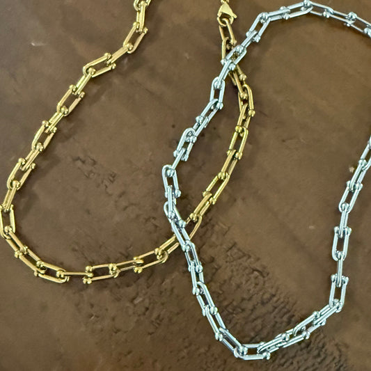 horseshoe link necklace