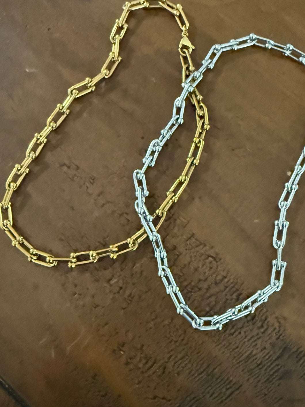 horseshoe link necklace