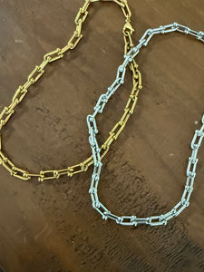 horseshoe link necklace