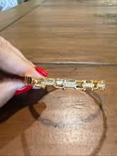 Load image into Gallery viewer, waterproof horseshoe cz bangle
