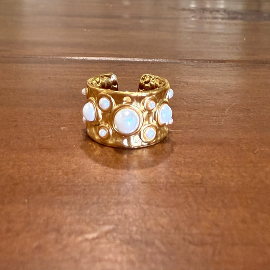 hammered waterproof wide band pearl ring