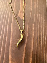 Load image into Gallery viewer, jumbo Italian horn necklace