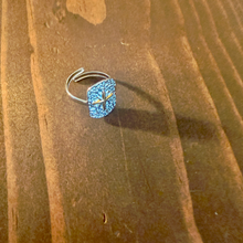 Load image into Gallery viewer, waterproof mixed metal hammered cross ring