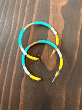 Load image into Gallery viewer, light heishi beaded summer hoops
