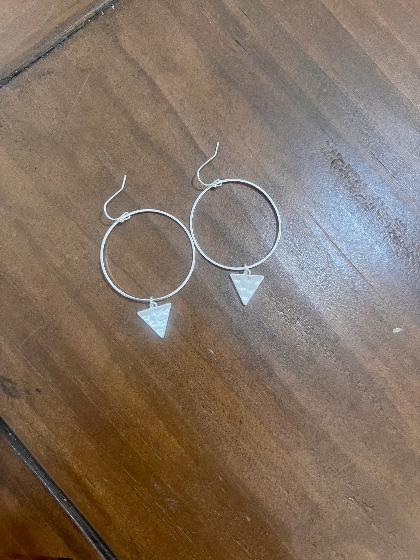 hammered triangle drop hoop