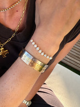 Load image into Gallery viewer, baroque pearl bracelet