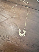 Load image into Gallery viewer, sun ray necklace