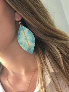 leatherette leaf dangle earrings