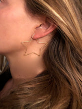 Load image into Gallery viewer, hammered star wire earrings