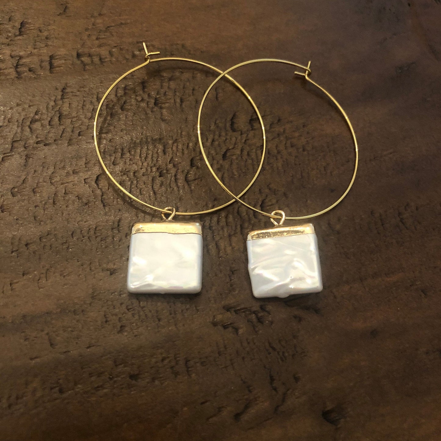square fresh water pearl hoop earrings. pearl earrings. fresh water pearl hoops. hoop earrings