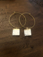 square fresh water pearl hoop earrings. pearl earrings. fresh water pearl hoops. hoop earrings