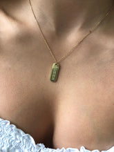 Load image into Gallery viewer, queen pendant necklace
