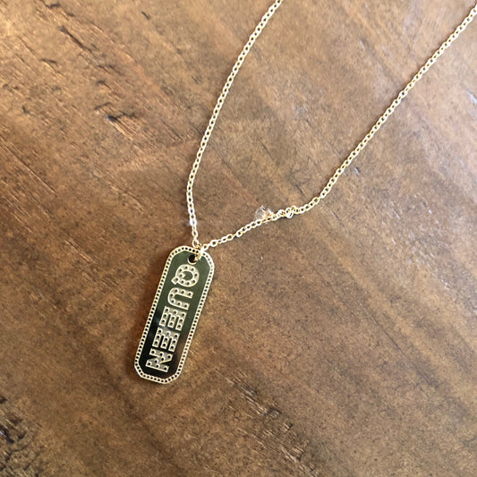 queen pendant necklace