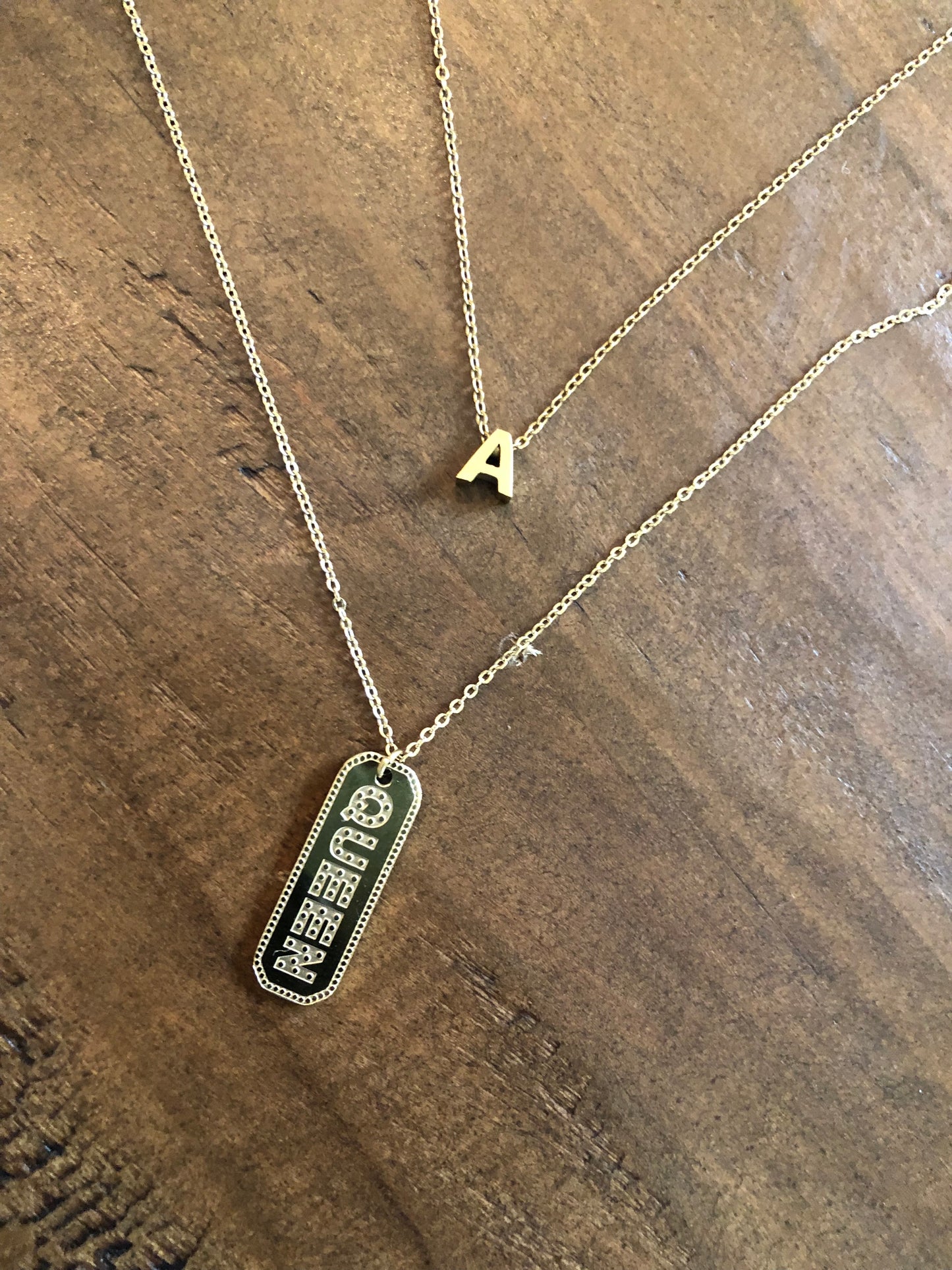 queen pendant necklace
