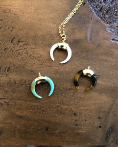 small horn pendant necklace